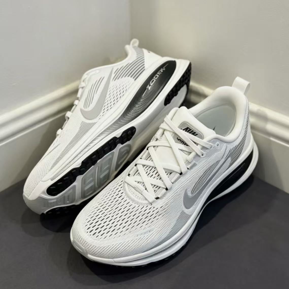 Nike Vomero 18耐克专业跑步鞋透气缓震休闲运动鞋 II7189-100
