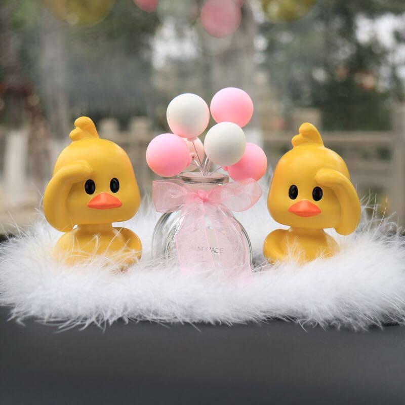 网红汽车摆件女神款摇头公仔小黄鸭车内创意可爱中控台漂亮内饰品|ruв категории автомобиль/товаров/аксессуары/переоснащение, автомобильных принадлежностей/аксессуары, украшения - от Buy2taobao.com для оказания профессиональной услуги покупки агента Taobao