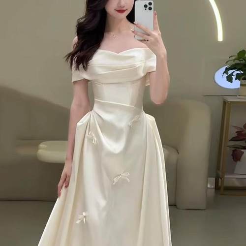 大码缎面轻婚纱一字肩胖MM新娘简约订婚领证登记礼服高级感出门纱