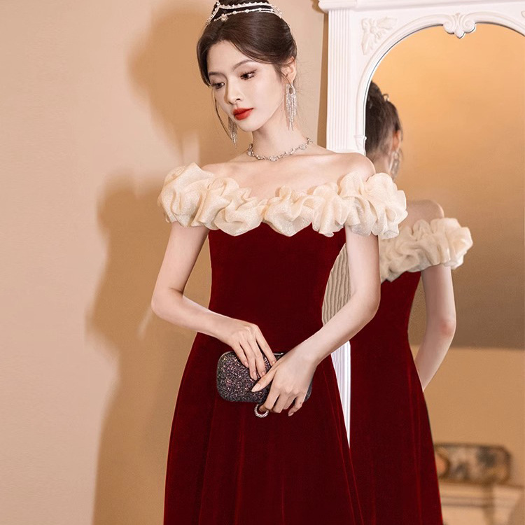 2025新款酒红色复古一字肩新娘敬酒服夏季感订婚宴会礼服
