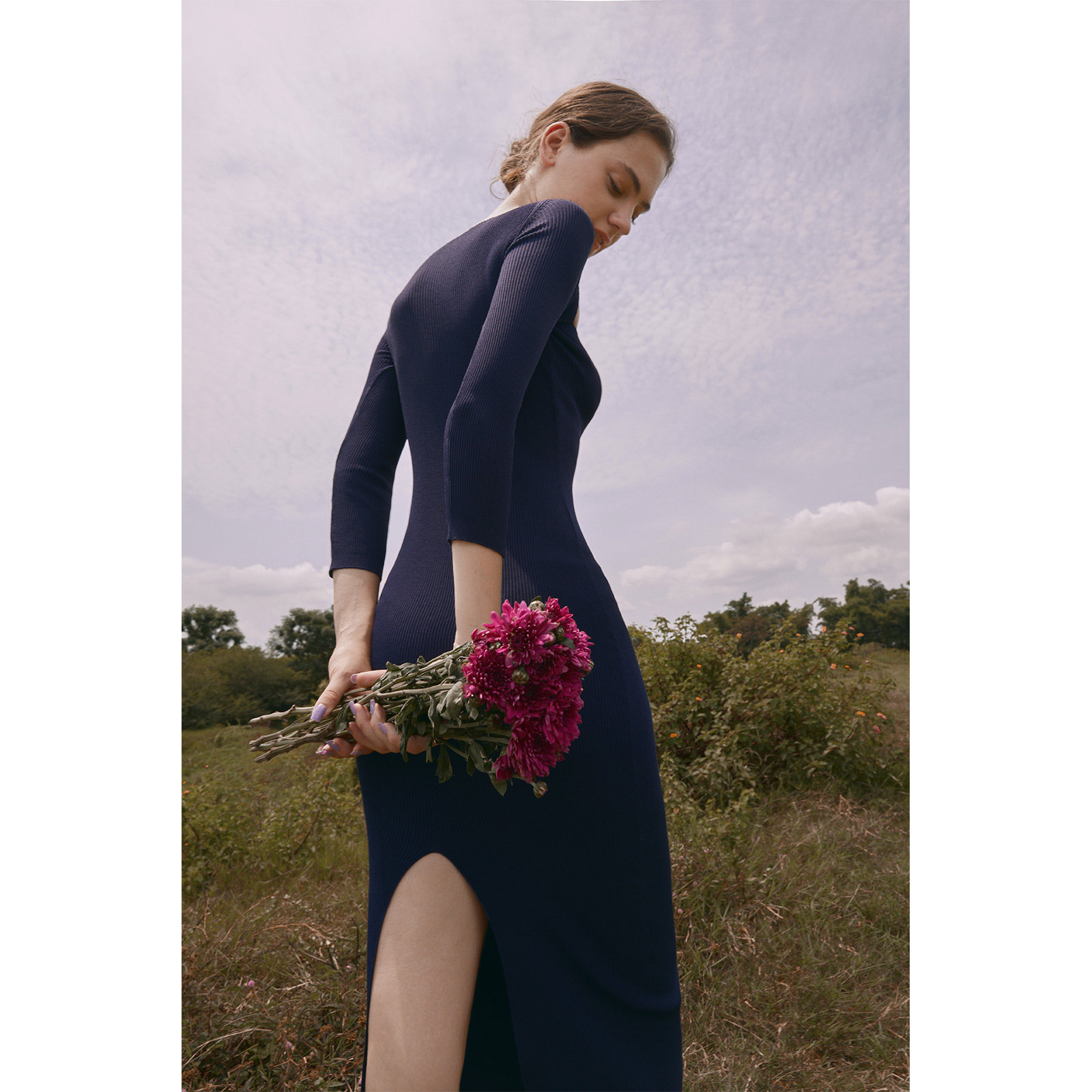 连衣裙女2020年秋装针织修身显瘦中长款蓝色复古方领优雅紧身裙