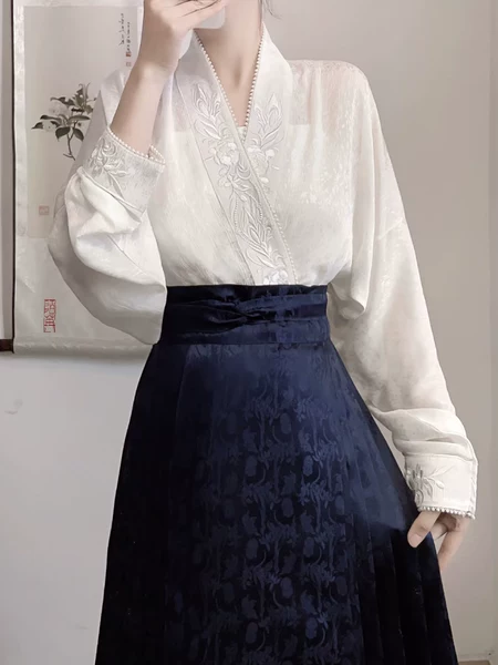 Товары от 言然服饰旗舰店