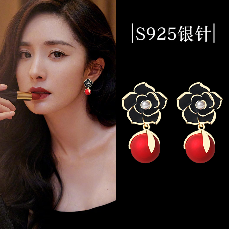 花朵珍珠耳环女2021年新款潮秋冬红色喜庆耳饰山茶花耳钉s925银针
