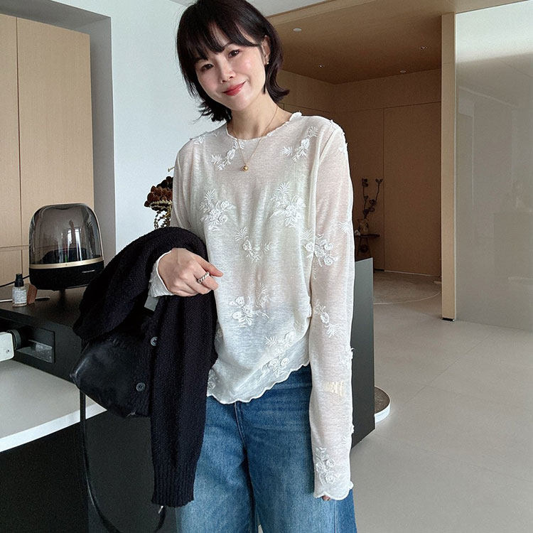 大码韩系蕾丝刺绣花朵长袖T恤女秋季内搭胖MM宽松显瘦打底衫上衣