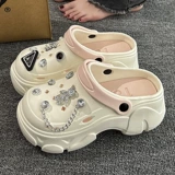 Летние тапочки в стиле Crocs на платформе, пляжные нескользящие мюли, женские тапочки, женский стиль, коллекция 2024 года, подходят для носки на улице, пляжный стиль, закрытый носок