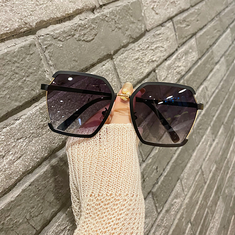 茶色太阳镜ins街拍大脸复古