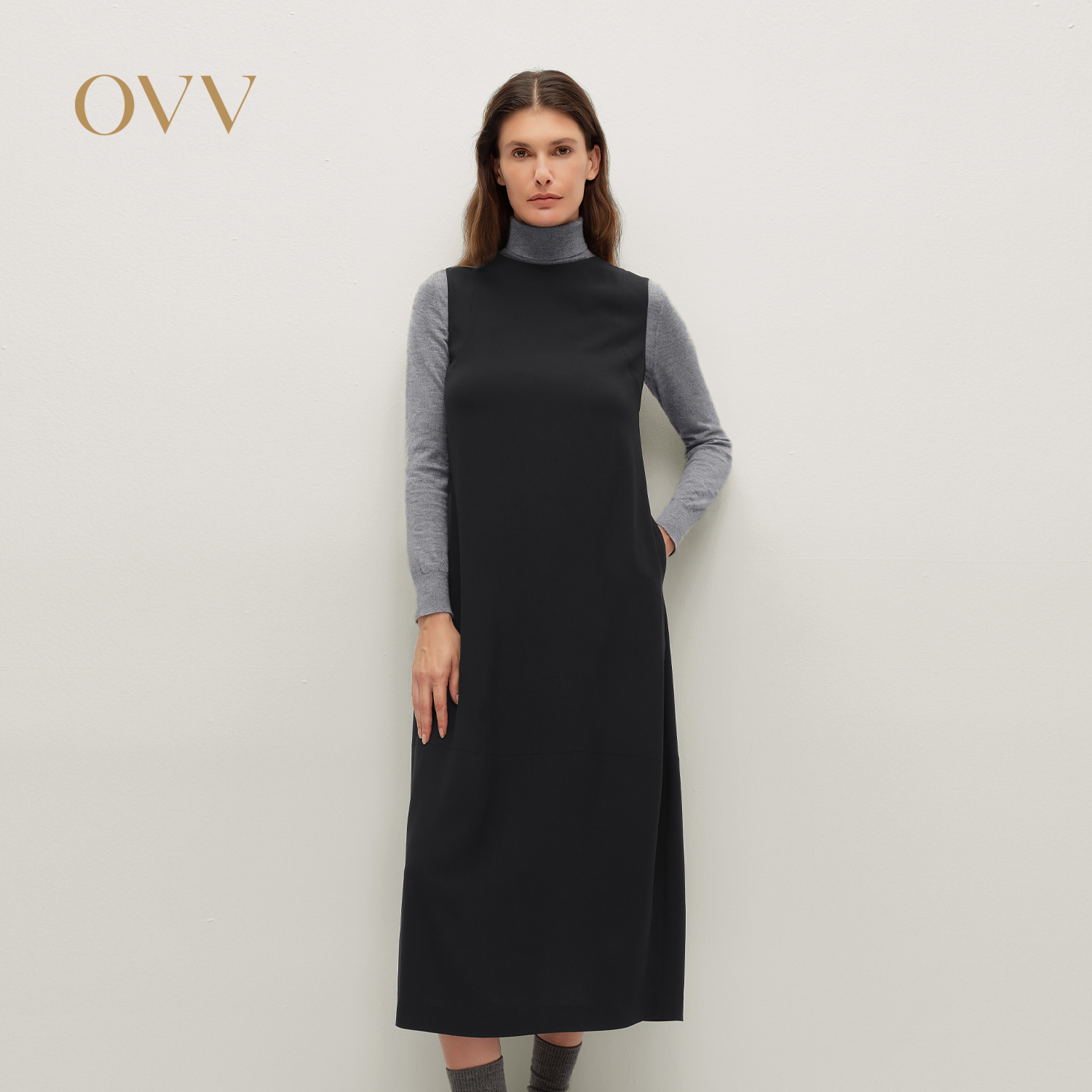 缎面醋酸 优雅小黑裙 圆领设计