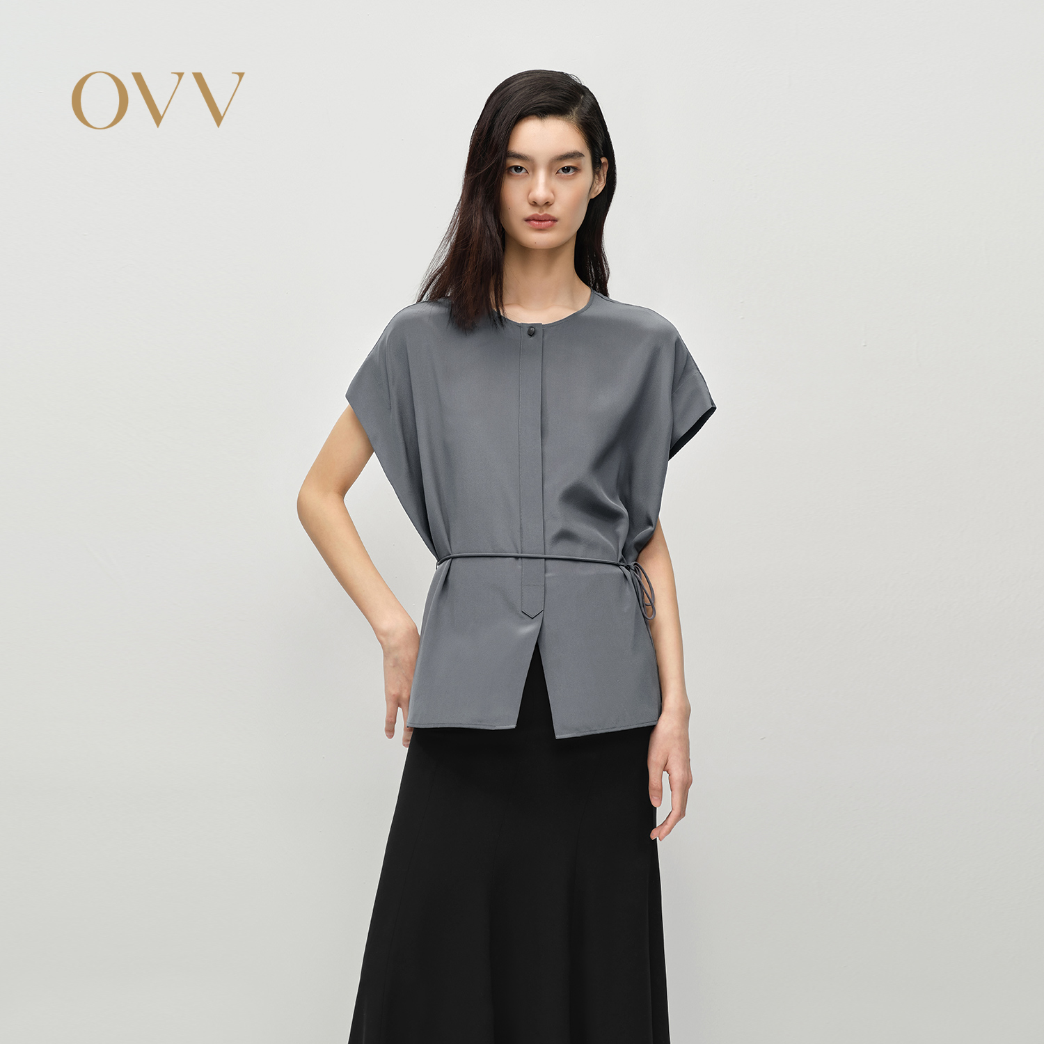 真丝面料 圆领设计 落肩剪裁