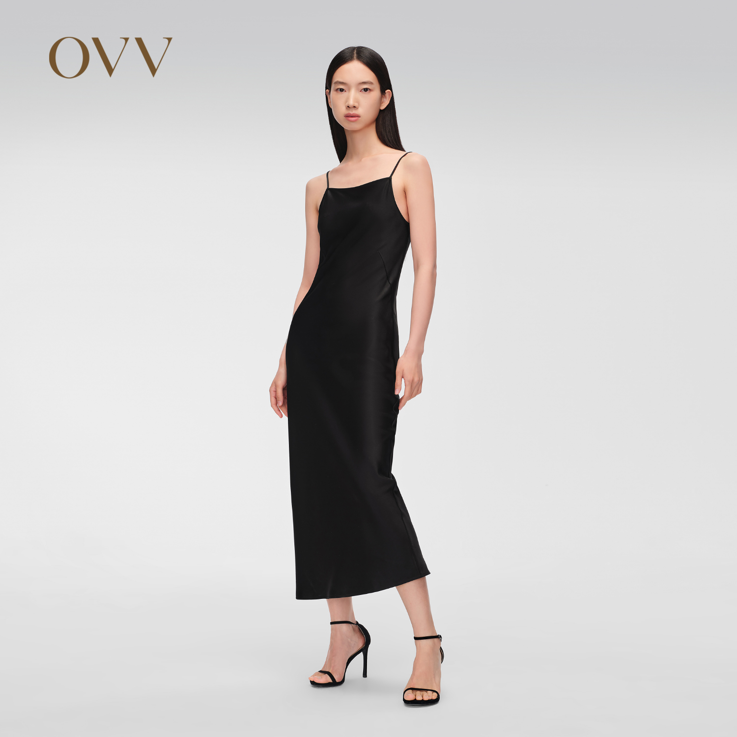 【四季通勤】OVV春夏热卖女装经典斜裁吊带小黑裙连衣裙