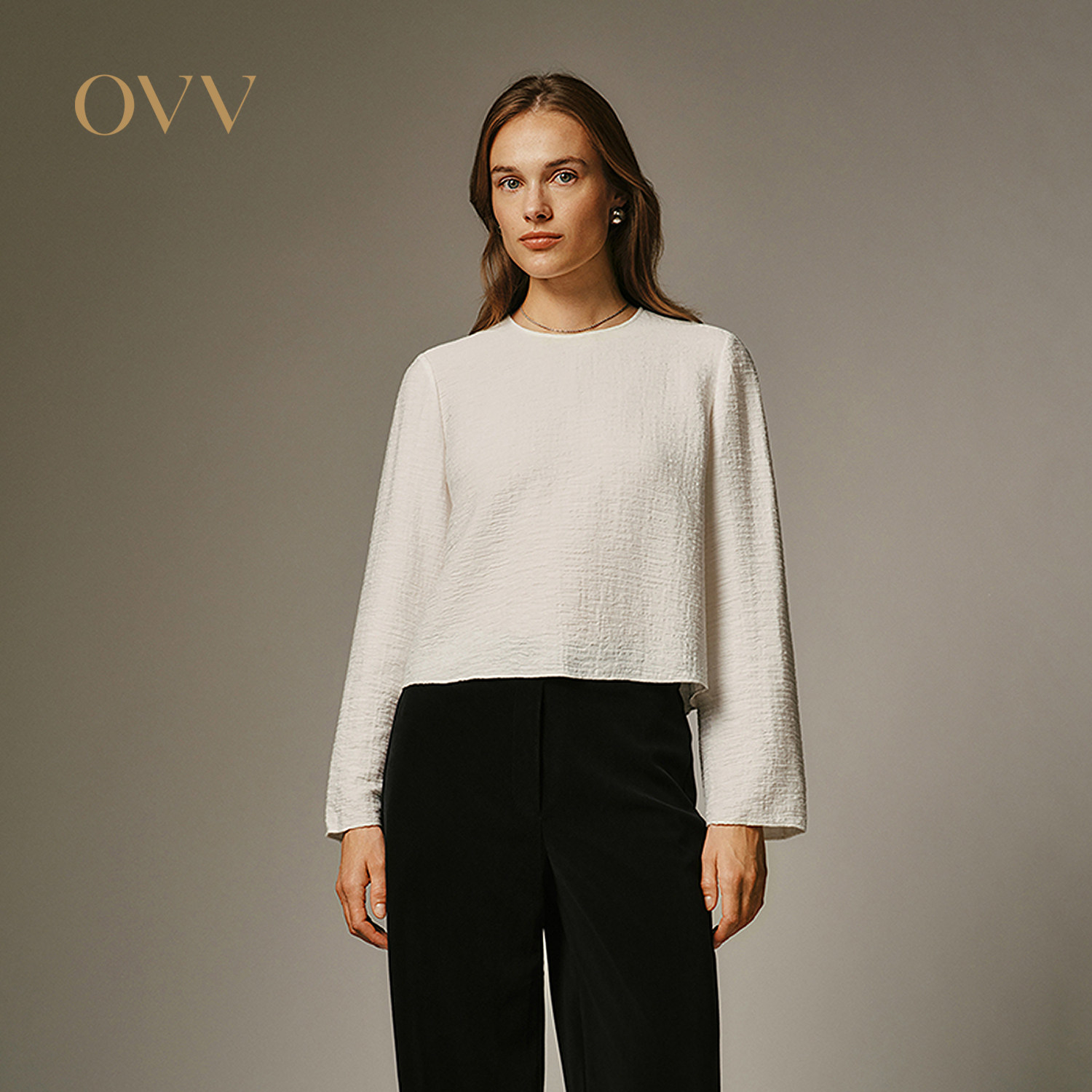 OVV2026秋冬新款女装经典易搭肌理感松弛长袖圆领上衣