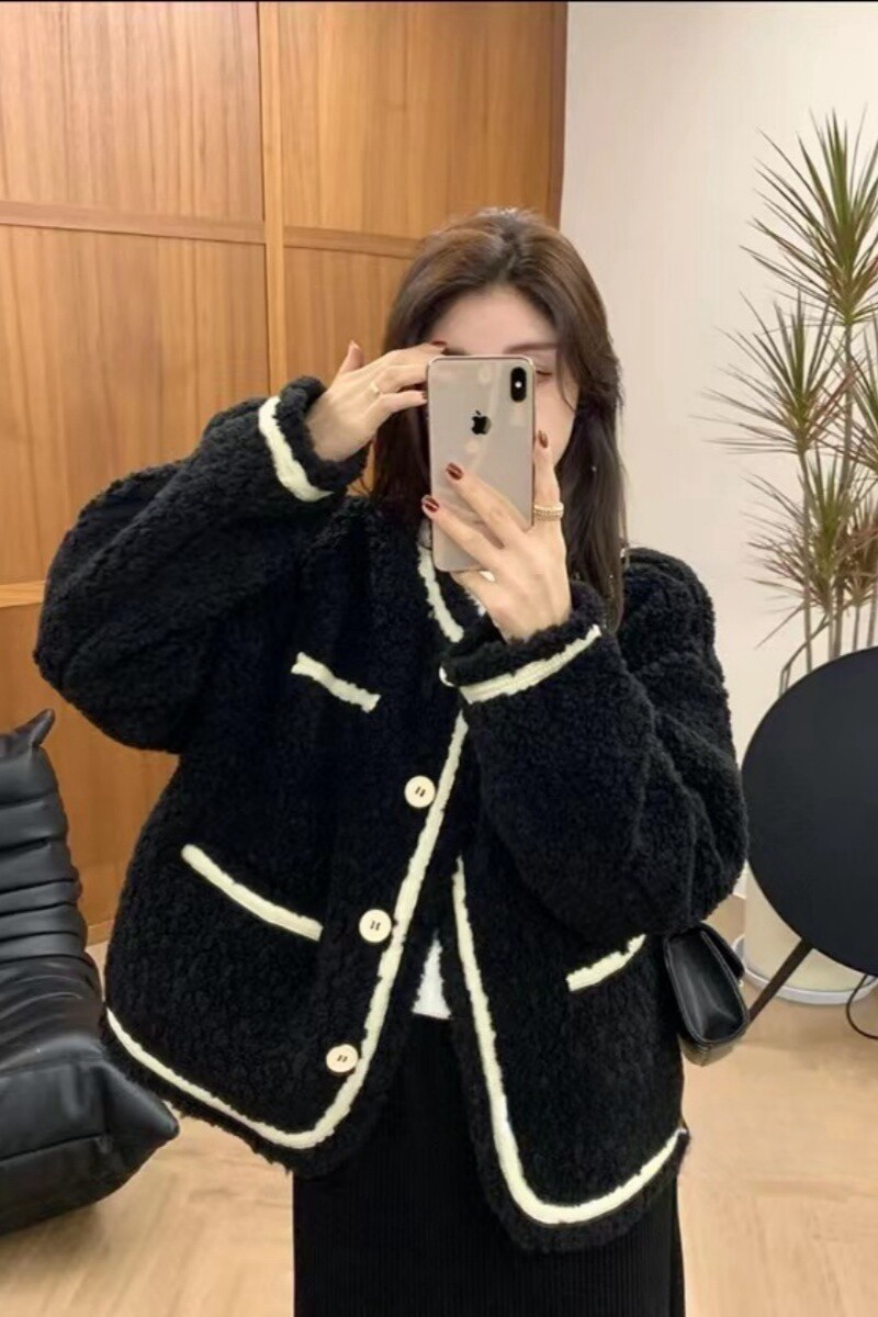 高级感皮毛一体小香风羊羔毛外套女冬季新款设计感宽松加厚上衣潮