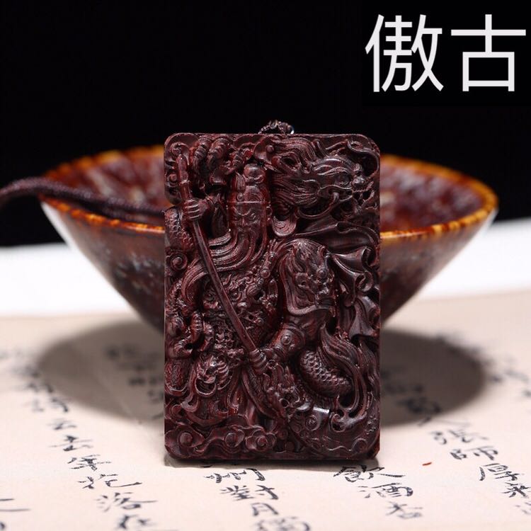 小叶紫檀木横刀关公吊坠男女款情侣项链红木毛衣链武财神雕刻木雕