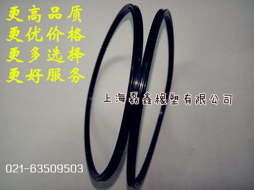 星型圈，是一种典型的唇口密封件，无论用于活塞或是活塞杆都能获得良好的密封效果，U型圈在低压情况下，只靠唇部的过盈变形产生密封，因接触面积小，磨擦力相对较低，随着压力升高，唇口弹性变形量增加，拉伸，压缩及弯曲应力增加，U型圈径向压紧力自动变大，与密封面接触的长度不断增加，直到整个轴向长度与密封面接触