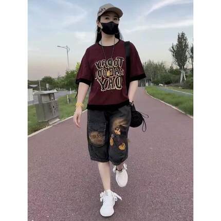 2025夏季新款字母印花圆领T恤+卡通水洗薄款牛仔五分裤显瘦两件套