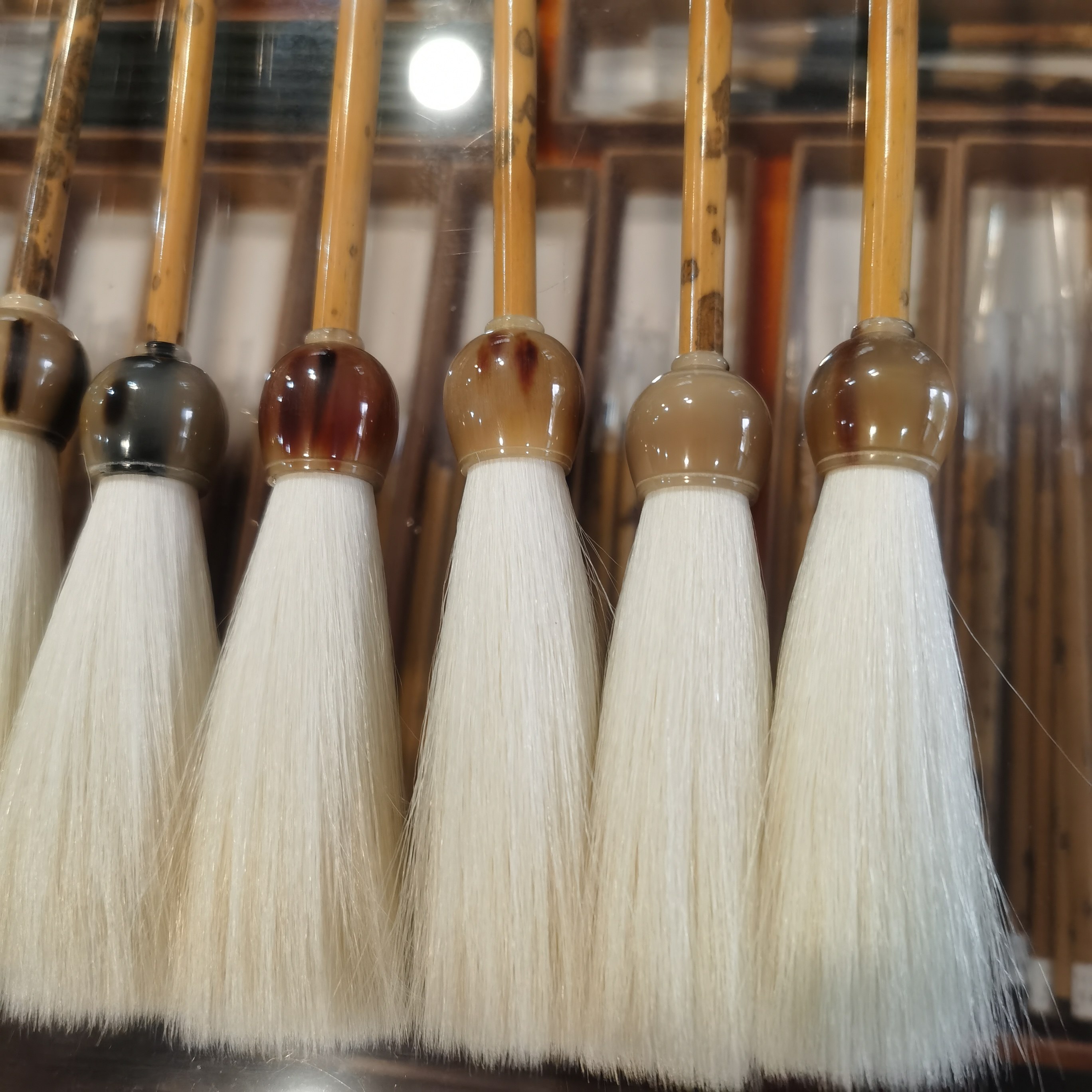 纯羊细光锋，口径1.5出锋8.6㎝，湘妃笔杆牛角笔斗，笔性柔适行草