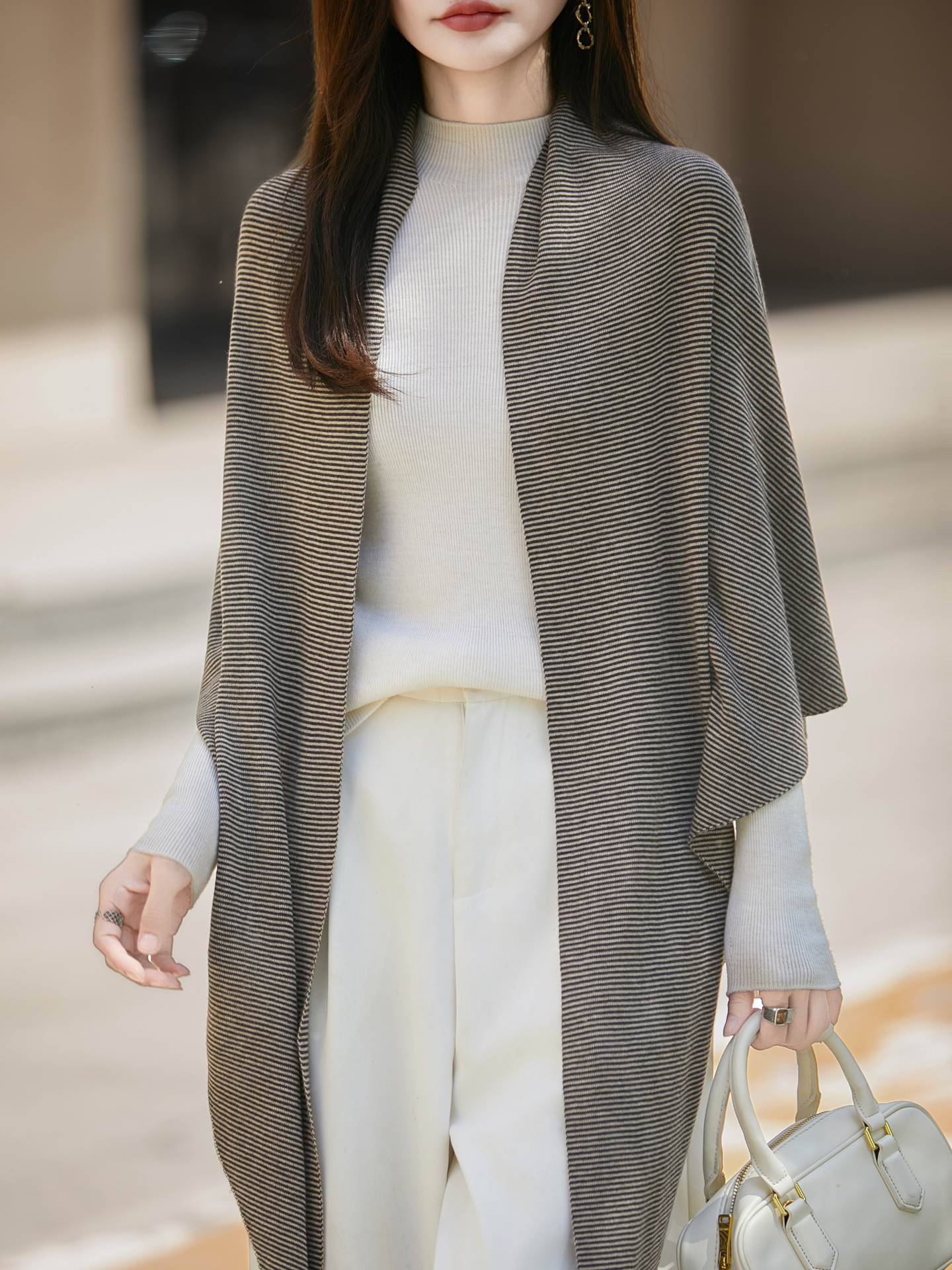 ROUMIKL法式设计感精纺细毛条纹针织披肩女2025新款时尚保暖围巾