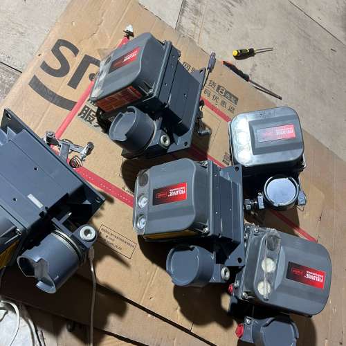 议价费希尔阀门定位器，型号DVC6020，库存机。机器灰色，状态维