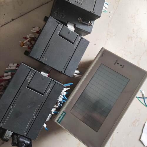 TP7 214-1BD22-0XB0 麦克维尔螺杆机控制器屏模块议价维修