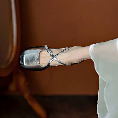 FairyWink 里昂小姐～！方头复古交叉扣带银色玛丽珍鞋女粗跟单鞋