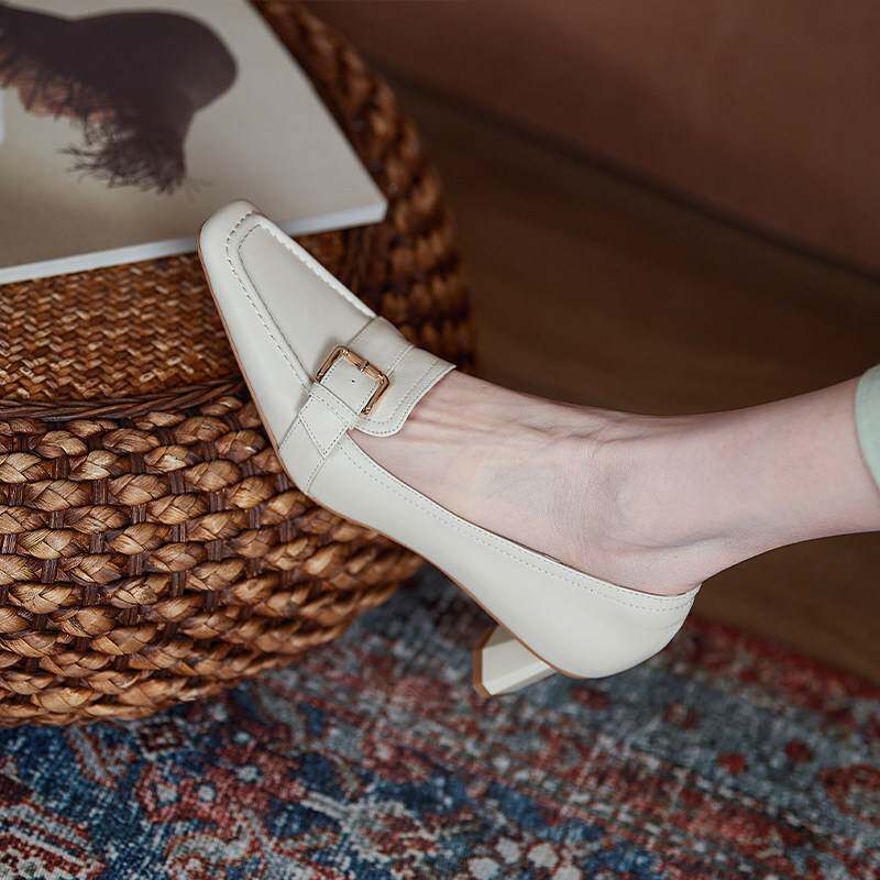 2025春新款法式复古白色金属扣中跟粗跟单鞋方头黑色真皮高跟鞋女