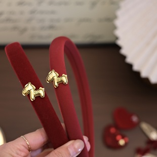 马年鸿运发箍红色新年丝绒头箍百搭不勒头女孩头饰可爱小马金标