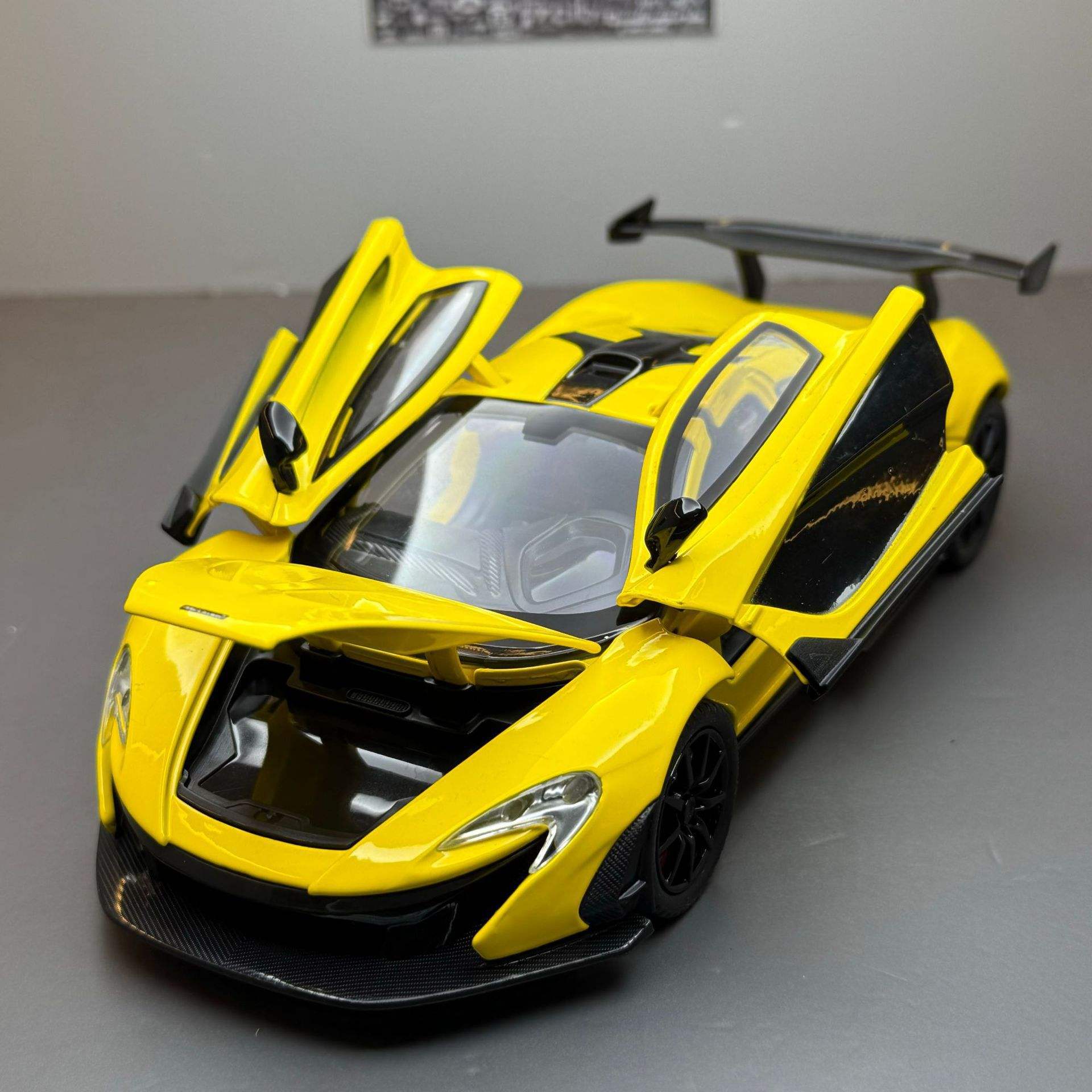 1:24迈凯轮P1玩具车声光儿童玩具合金车模摆件火车/摩托/汽车模型