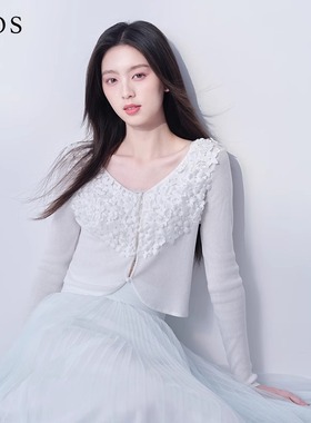 LJOS「闻花落」乳白色手工缝制花朵装饰开衫女2025夏短款V领上衣