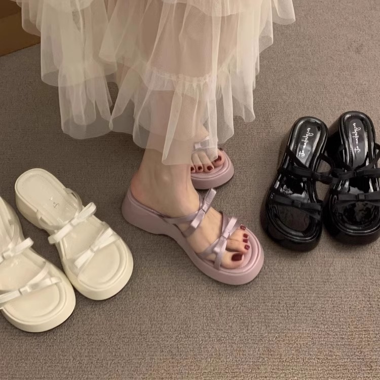 品牌法式蝴蝶结一字带厚底拖鞋女夏季外穿2025新款仙女风露趾坡跟