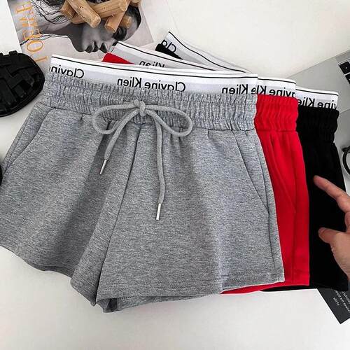 字母印花抽绳休闲短裤 Letter-printed drawstring casual shorts