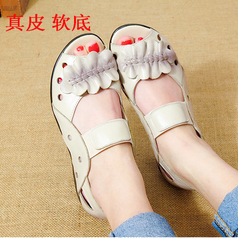 真皮软底妈妈凉鞋女夏季镂空平跟舒适防滑透气鱼嘴包跟中老年女鞋