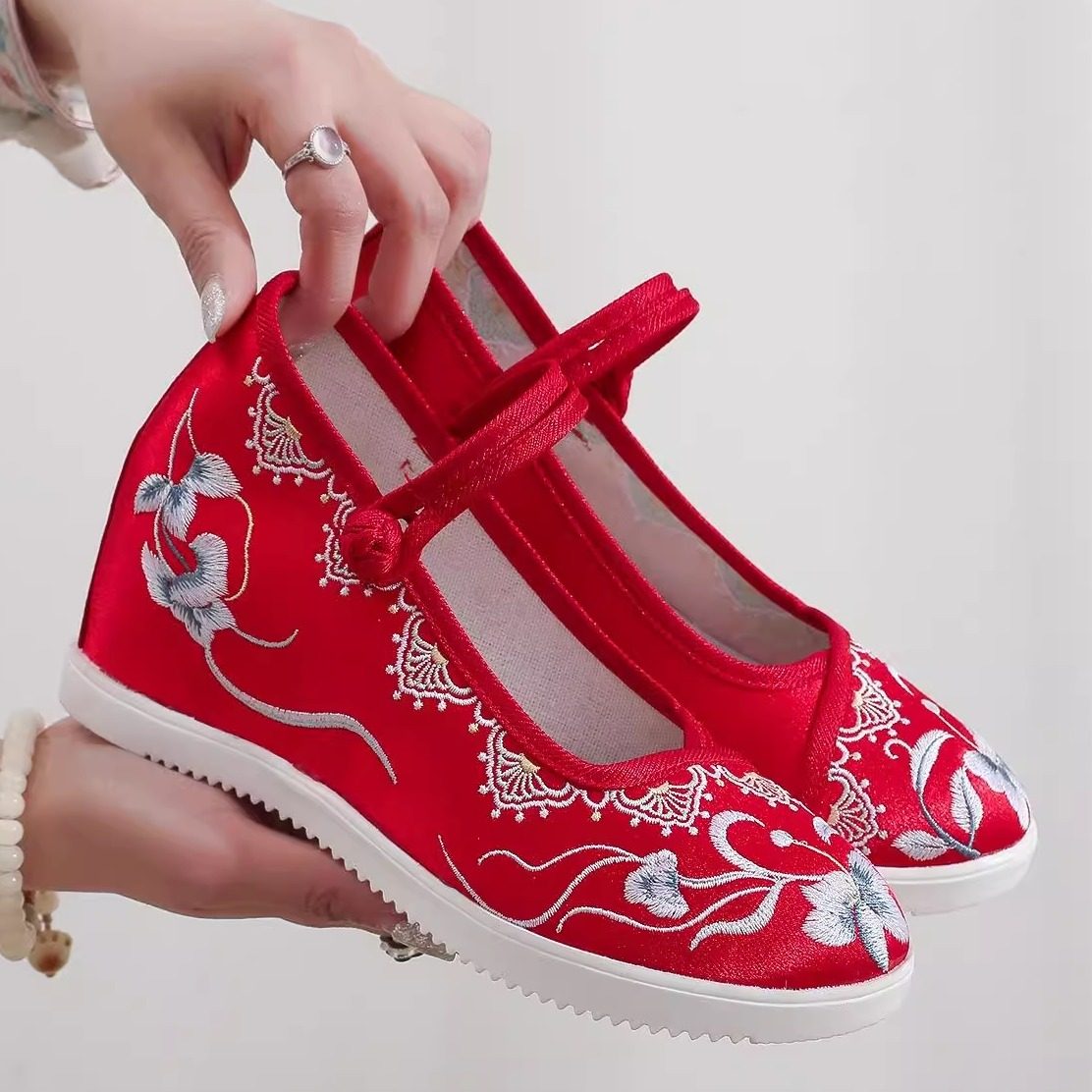 2025春季新款老北京布鞋内增高新中式绣花单鞋古风中跟汉服鞋子,女鞋,帆布鞋,淘宝优惠券,粉丝福利购,淘宝优惠卷