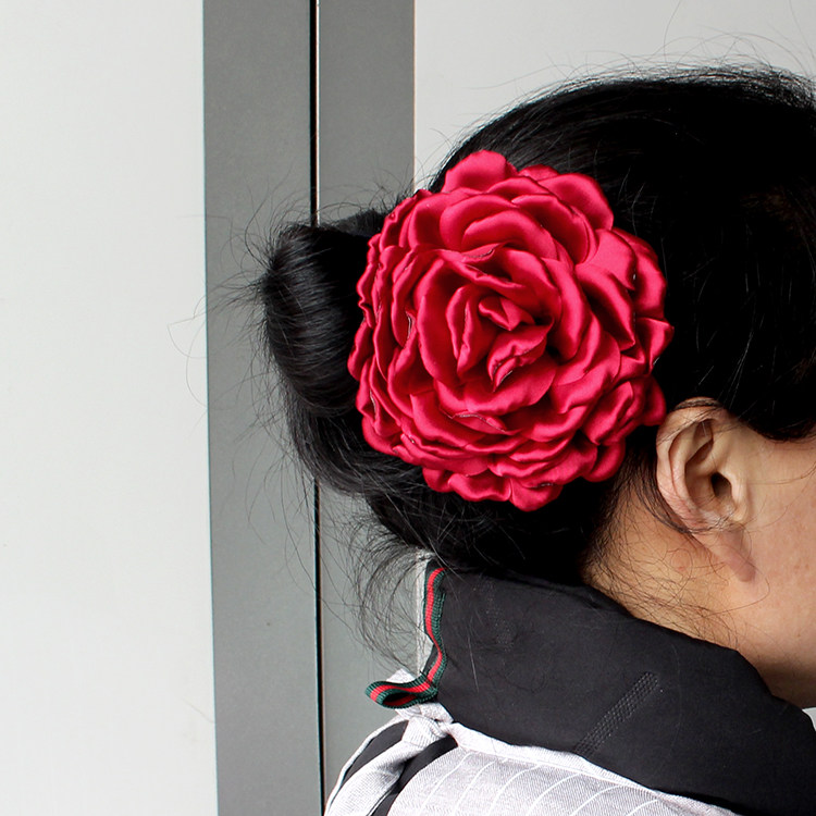 头戴一朵大红花玫瑰花发夹甜美表演同款酒红盘发头饰拍照道具直播
