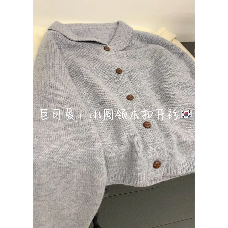 追媚针织开衫娃娃领软糯复古