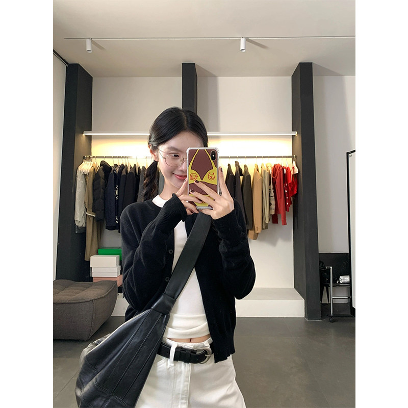 韩系黑色圆领针织开衫女秋冬老钱风穿搭修身短款软糯毛衣外套上衣