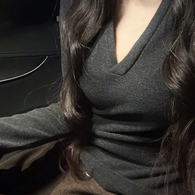 高级感灰色v领针织衫女秋冬绝美巨好看气质修身小内搭打底衫上衣