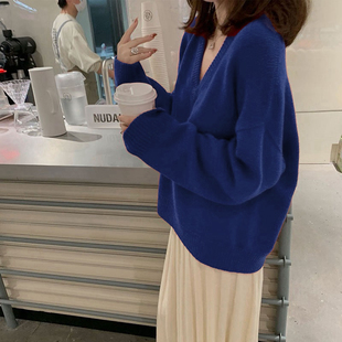 法式克莱因蓝v领毛衣女2025秋冬宽松慵懒风针织衫打底内搭羊毛衫