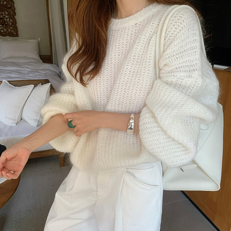 氛围感白色马海毛毛衣女秋冬松弛慵懒宽松软糯灯笼袖针织衫上衣厚