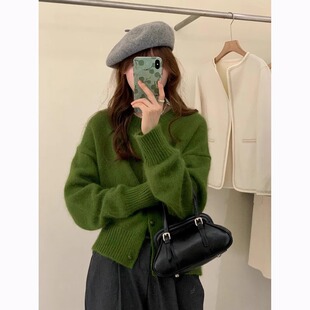 韩版设计感牛油果绿圆领针织开衫女秋冬慵懒风宽松浣熊绒软糯毛衣