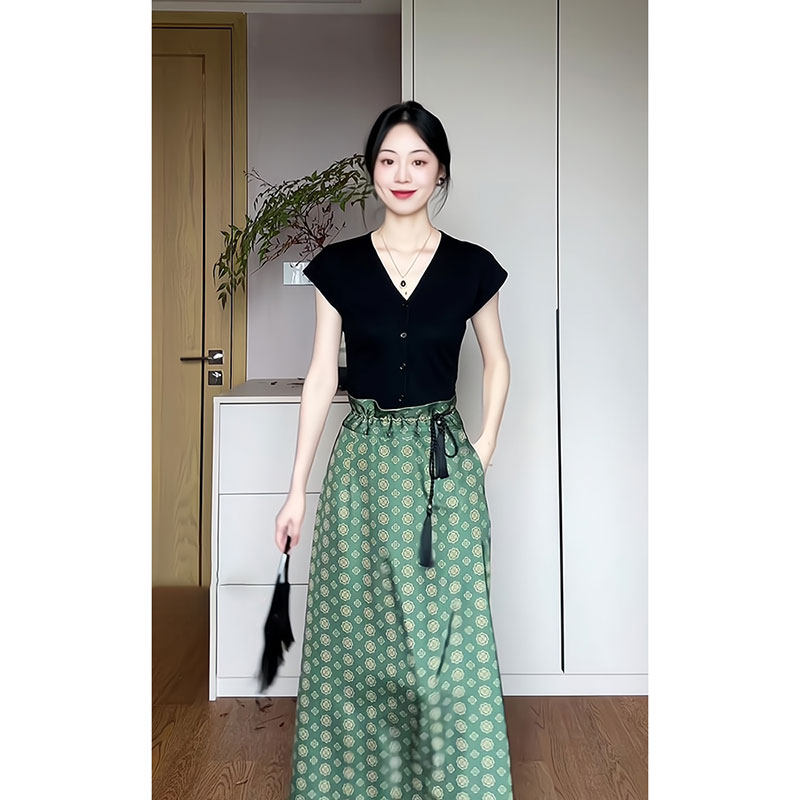 法式黑色v领正肩短袖小飞袖t恤女夏季薄款修身显瘦短款打底衫上衣