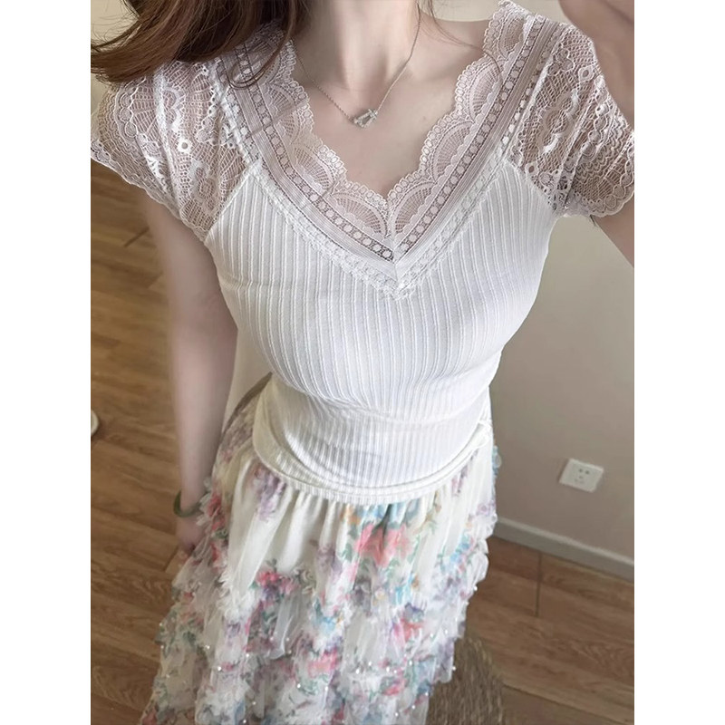 杏色蕾丝拼接v领短袖t恤女夏季小飞袖修身收腰针织衫薄款冰丝上衣