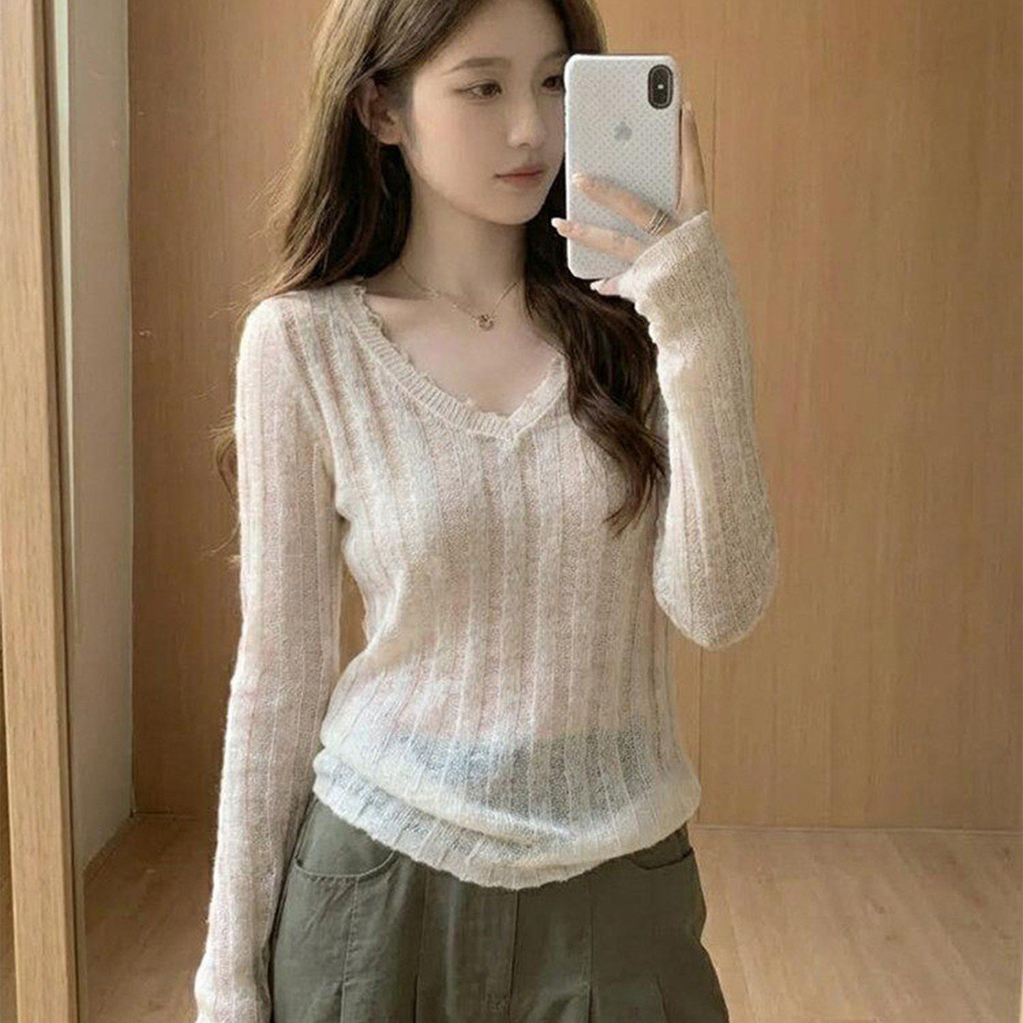 韩系白色v领长袖t恤女春季穿搭薄款微透修身显瘦内搭打底针织上衣
