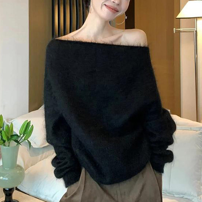 黑色一字斜肩马海毛毛衣女秋冬小香风宽松软糯内搭针织衫露肩上衣