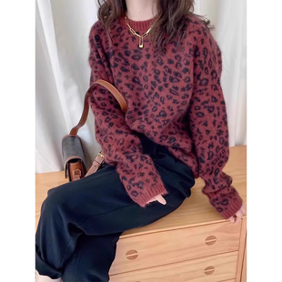 高级感红色豹纹毛衣女2025秋冬新款浣熊绒宽松针织羊毛衫内搭上衣