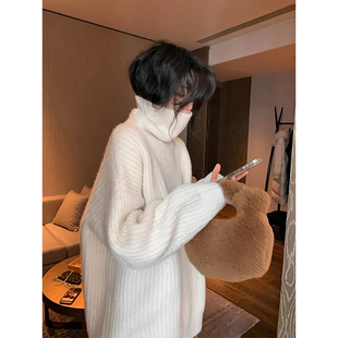日系慵懒风白色高领毛衣女秋冬季宽松显瘦中长款加厚软糯针织上衣