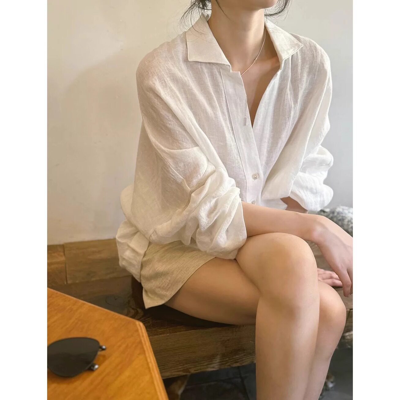 法式气质白色v领长袖衬衫女夏季老钱风宽松防晒罩衫棉麻薄纱上衣