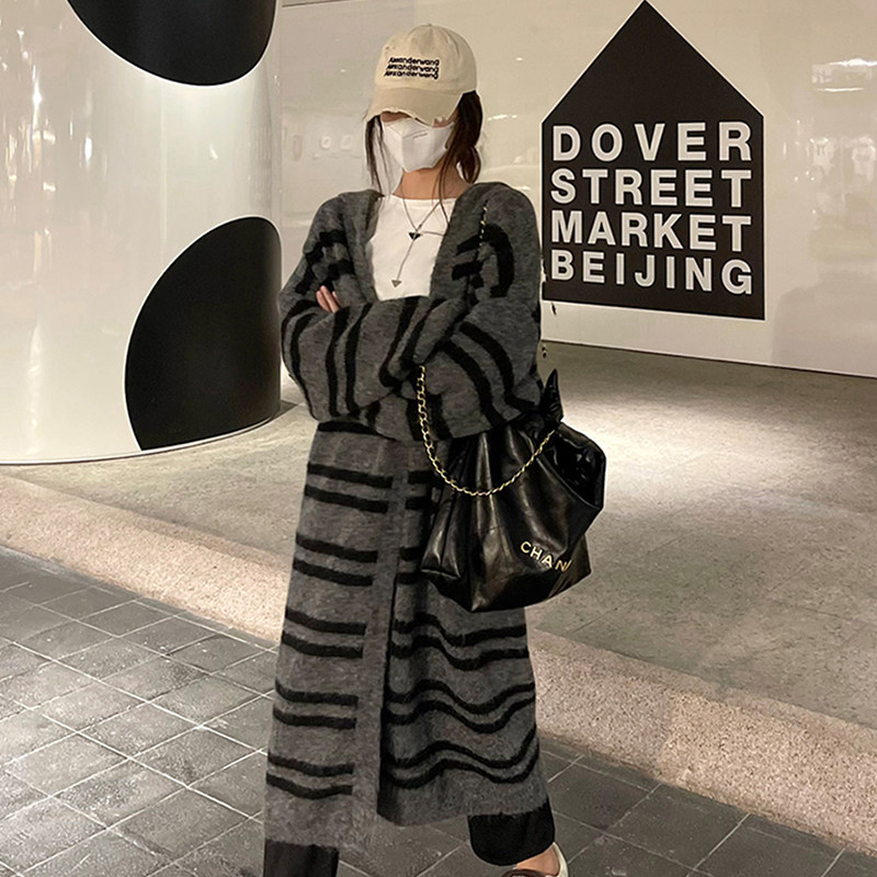 慵懒中长款连帽毛衣外套加厚大衣