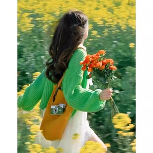 法式复古绿色毛衣外套女春季高级感慵懒风宽松针织开衫甜美风上衣