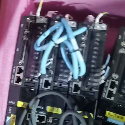 可议价伺服驱动器型号IS620NS2R8I，9成新2台。功能包