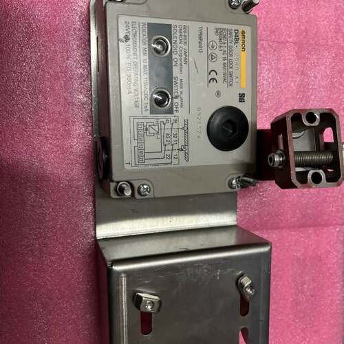 可维修D4BL-2GRD-AT欧姆龙 件，成色如图。B7议价