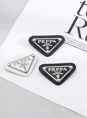 p家prda三角标贴标牌普拉帽衣服logo贴标志别针金属达标布贴配件